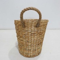 Panier de rangement en jacinthe d'eau tressée, organisateur suspendu rustique avec poignée en corde pour salle de bain, cuisine, chambre