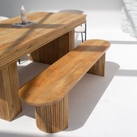 Banc Vandana Falcon en bois de mangue pour un salon élégant, une salle à manger et un usage intérieur/extérieur dans les maisons modernes
