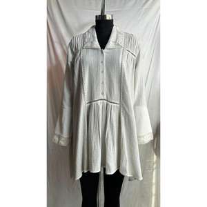 Vestido mini elegante, cómodo y hermoso de color blanco premium, ideal para cualquier ocasión. - Product Image 1