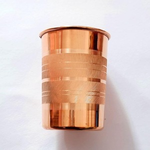 Vaso de Cobre Martillado ILAHI, Ecológico, con Tapas Modernas, Empaque en Caja Blanca, de Uttar Pradesh, para Uso en Casa, Hotel o Fiestas - Product Image 4