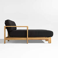 Lit de repos Amora en teck massif de haute qualité avec finition naturelle et coussins, adapté à une utilisation en intérieur ou en extérieur