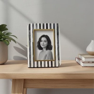 Marco de Fotos Hecho a Mano con Resina, Acabado Brillante de Primera Calidad, Ligero, Elegante y Decorativo - Product Image 5