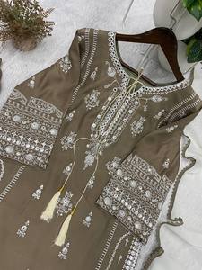 Ensemble Kurta/Kurti pour femme en rayonne, longueur cheville, avec broderie de créateur, effet miroir, réversible, infroissable et séchage rapide - Product Image 6