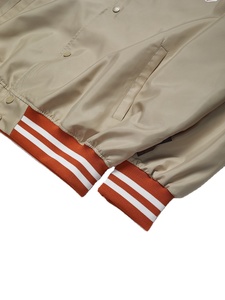 เสื้อแจ็คเก็ตเบสบอลแบบมีปักลายคุณภาพสูงสั่งทำได้ตามต้องการ ขายส่งเสื้อแจ็คเก็ตเบสบอลแบบมีปักลายสำหรับวิทยาลัย ผ้าซาตินระบายอากาศได้ดี มีไซส์ใหญ่พิเศษ พร้อมปักตัวอักษร - Product Image 5