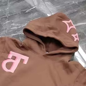 Sudadera con Capucha Unisex Marrón con Logotipo de Letras Rosadas, Corte Holgado, Estilo Casual, Tela French Terry, para Otoño - Product Image 5