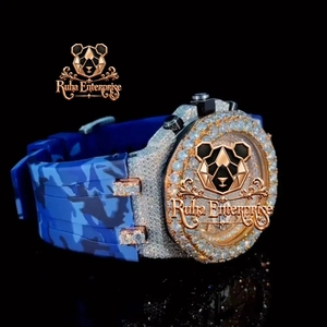 Reloj Deportivo Moderno con Correa de Goma Azul Brillante, Bisel con Detalles de Cristal y Marcadores de Hora Audaces - Product Image 5