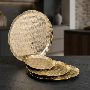Magnifique ensemble de 4 plateaux en argent texturé, avec un design en grille métallique tissée, parfait pour une salle à manger moderne ou pour la présentation. - Product Image 4