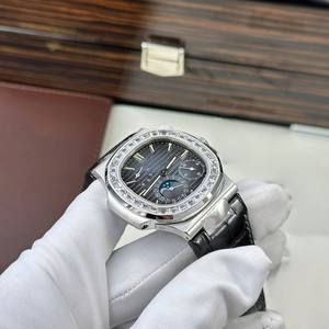 Colección de Relojes de Lujo para Hombre de Calidad Estándar, 42 mm, Claridad VVS, Corte Redondo, Totalmente Adornados con Diamantes Moissanite - Product Image 3