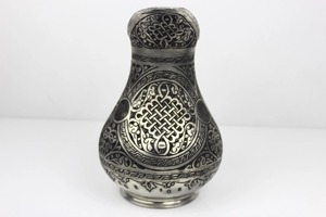 Pichet en argent gravé de style vintage, idéal pour servir de l'eau à la table, lors d'événements et de réceptions, provenant d'Inde. - Product Image 5