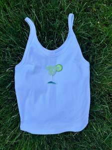 Camiseta de una pieza de satén sólido con cuentas y decoración de corazón hueco, sexy, de longitud corta, cuello redondo, transpirable, para mujer, para el Día de San Valentín - Product Image 5