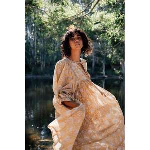 Vestido Maxi Kyra de Alta Calidad para Mujer, Estampado Floral a Mano, Estilo Bohemio, Algodón, Atuendo de Verano, Mangas Abullonadas - Product Image 1