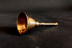 Campana de Mano Pequeña de Latón, Estilo Antiguo, Hecha a Mano, de Latón Sólido, para Templo, Oración, Recepción, Escuela y Uso Decorativo - Product Image 4