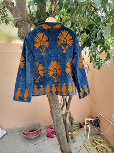 Chaqueta Suzani de Terciopelo Hecha a Mano: Abrigo Boho con Bordado Indio - Product Image 4