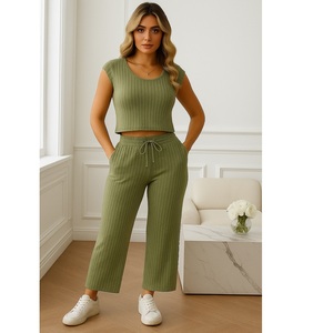 Collection de luxe Ensemble coordonné sans manches pour femmes pour le bureau et les occasions spéciales Disponible à un prix abordable Ensembles coordonnés - Product Image 1