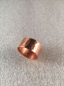 Elegante anillo de cobre para amantes de la moda, adecuado para uso en la oficina, vestimenta informal y reuniones familiares. - Product Image 5