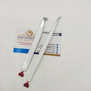 Pince à cils blanche à embout coudé à 90 degrés avec motif cœur pour extensions de cils - Product Image 1