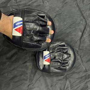 Guantes de Boxeo Personalizados de Cuero Vacuno de Alta Densidad con Espuma para Entrenamiento de MMA, Muay Thai, Kickboxing y Gimnasio - Product Image 4
