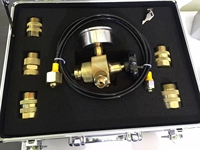 Kit de charge d'accumulateurs hydrauliques, dispositif de charge d'azote pour accumulateurs hydrauliques