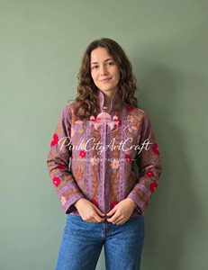 Veste matelassée en coton mauve respirante et écologique, brodée à la main, style floral vintage Suzani, manches longues, hiver - Product Image 2