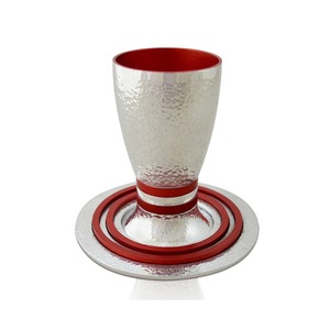 Copas de Vino Plateadas Martilladas de Primera Calidad, Anillos de Esmalte Azul Contemporáneos, Diseño Ecológico y Sostenible para Fiestas de Cócteles - Product Image 2