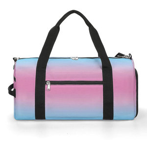 Sac de sport au design moderne, idéal pour la salle de sport, les voyages, les occasions décontractées et l'usage quotidien, offrant un rangement pratique et un transport confortable. - Product Image 1