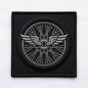 Parche bordado termoadhesivo de motocicleta con diseño de rueda y radios, insignia para chaqueta y accesorio de ropa, venta al por mayor, proveedor a granel - Product Image 1