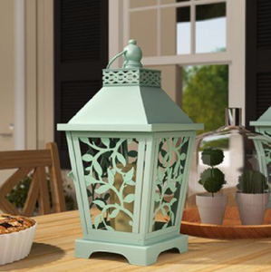 Encantadora linterna verde menta pastel adornada con delicados motivos de hojas entrelazadas, disponible a precios de mayorista. - Product Image 1