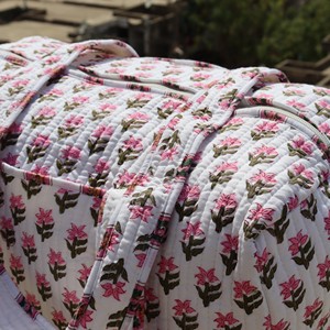 Sac de voyage en coton matelassé fait main, imprimé floral rose, bandoulière amovible, sac de week-end grande capacité - Product Image 5