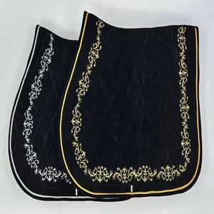 Tapis de selle équestre souple avec logo personnalisé pour chevaux Tapis de selle de style occidental Tapis de selle de cheval sautant stable - Product Image 1