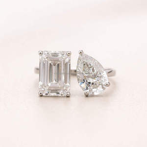 Anillo de Compromiso de Diamante Moissanite de Corte Redondo Elegante, Muy Solicitado, para Joyería de Boda, Disponible para Suministro al por Mayor - Product Image 1