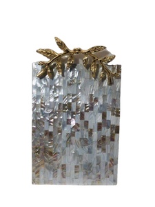 Bandeja de servicio de nácar artesanal con asa de metal para café, té, aperitivos, accesorio elegante para hoteles y restaurantes - Product Image 2