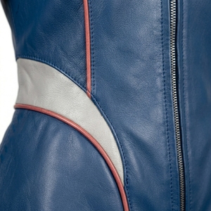 Chaqueta de Cuero Azul para Mujer, Manga Tres Cuartos, Paneles en Contraste, Estilo Peplum, Venta al Por Mayor de Fábrica - Product Image 6