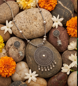 Chaîne avec pendentif mandala en argent oxydé DIVYORO - Product Image 4