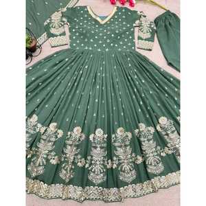 DESIGNER GEORGETTE BRODERIE SEQUENCE TRAVAIL ROBE BAS AVEC DUPATTA PERROT VERT - Product Image 4