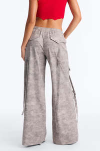 Pantalon cargo gris délavé sur mesure à jambe large avec détails de sangle, style streetwear, fournisseur OEM, pantalons et jupes pour hommes - Product Image 3