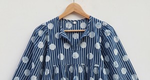 Blusa Casual de Mujer, 100% Algodón, Estampado Floral a Mano con Técnica Indigo, Lazo de Encaje, Transpirable, Estilo Bohemio Étnico, Hecha a Mano - Product Image 5