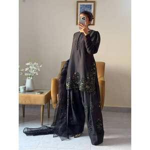 Ensemble haut-bas et dupatta pour femmes avec broderie et travail de séquence - Product Image 2