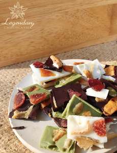 Barra de Matcha con Frutos Secos y Nueces, Chocolates y Dulces en Cajas de Regalo de Chocolate Personalizadas para Recuerdos y Regalos - Product Image 2