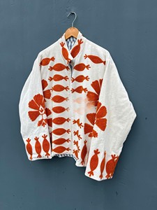 Veste en velours brodée Suzani vintage faite à la main, matelassée, pour femme, manteau d'hiver, style bohème chic, motif floral orange rouille, vêtement d'extérieur - Product Image 2