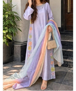 Robe Kaftan Longue Femme Ivoire avec Broderie Dorée Motif Pique Noir, Manches Larges, Coupe Ample, Idéale pour les Fêtes - Product Image 2