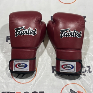 ถุงมือคิกบ็อกซิ่งสำหรับฝึกซ้อมและแข่งขัน Fairtex หนังวัวแท้ ปิดแบบตีนตุ๊กแก ผลิตตามสั่งเฉพาะบุคคล - Product Image 1