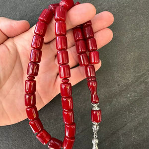 Rosario Islámico de Resina Roja Ecológico Hecho a Mano con Borla Plateada, Misbaha Musulmana - Product Image 1