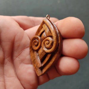 Collier en bois édition limitée, design spécial, couleur unie, fabrication sur mesure, vente en gros pour usines - Product Image 4
