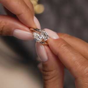 Bague Toi Moi en or massif 14 carats avec diamant de laboratoire de luxe taille poire et émeraude de 2,01 carats pour femme, cadeau de fiançailles ou de promesse pour les amoureux - Product Image 2