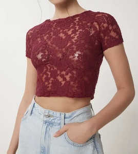 Vêtements essentiels pour femmes, style estival, coupe ajustée, parfait pour les tenues décontractées, basique mais de haute qualité, en promotion. - Product Image 1