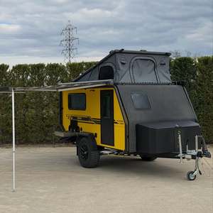 Caravane compacte tout-terrain avec cuisine moderne, espace de couchage et salle à manger pour 4 personnes, idéale pour le camping aventure. - Product Image 3