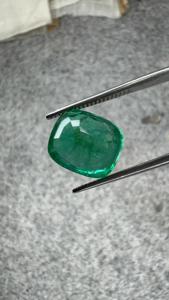 Émeraude naturelle de 3,72 carats certifiée GIA, provenant de la mine de Zambie, de forme coussin, vert vif, pierre précieuse en vrac pour bijoux de luxe sur mesure - Product Image 4