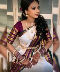 Sari Tradicional de Seda Blanca con Borde Dorado y Morado, Vestido de Novia para Mujer, Estilo Indio-Pakistaní, Largo hasta el Suelo, Corte Regular - Product Image 1