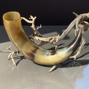 Vaso Vikingo de Cuerno de Búfalo de la Mejor Calidad, Color Natural del Cuerno con Soporte Metálico, Hecho a Mano y Pulido, Precio Económico - Product Image 3