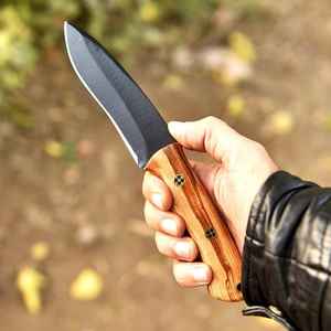 Cuchillos de caza profesionales personalizados de primera calidad hechos a mano con acero D2, mango de madera, grado industrial para exteriores, camping y supervivencia, con funda. - Product Image 6